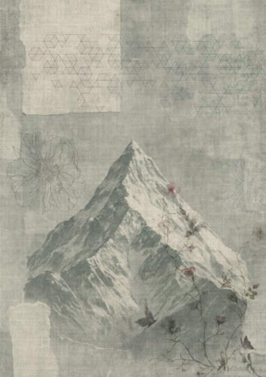 Cercare la matematica nella roccia.
Altitudes fonde l'imponenza del Cervino con l'ossessione geometrica dei taccuini di John Ruskin. Un'opera stratificata, dove la solidità della montagna incontra la fragilità del calcolo umano e del disegno botanico. Per chi esige dal proprio spazio non un panorama, ma puro rigore formale.
📐 "Un frammento dell'architettura del mondo." — John Ruskin. Alt text: Carta da parati Altitudes con il profilo del Monte Cervino. Sfondo materico effetto pergamena invecchiata color salvia e avorio, arricchito da una stratificazione di reticoli geometrici fluttuanti e delicati schizzi botanici a matita di fiori e farfalle. Design colto per chalet e baite contemporanee.