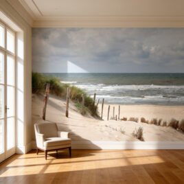 Rivestimento murale d'autore L'Avanposto: paesaggio costiero d'inverno con dune, erba mossa dal vento e mare grigio scuro, simbolo di forza e isolamento strategico.